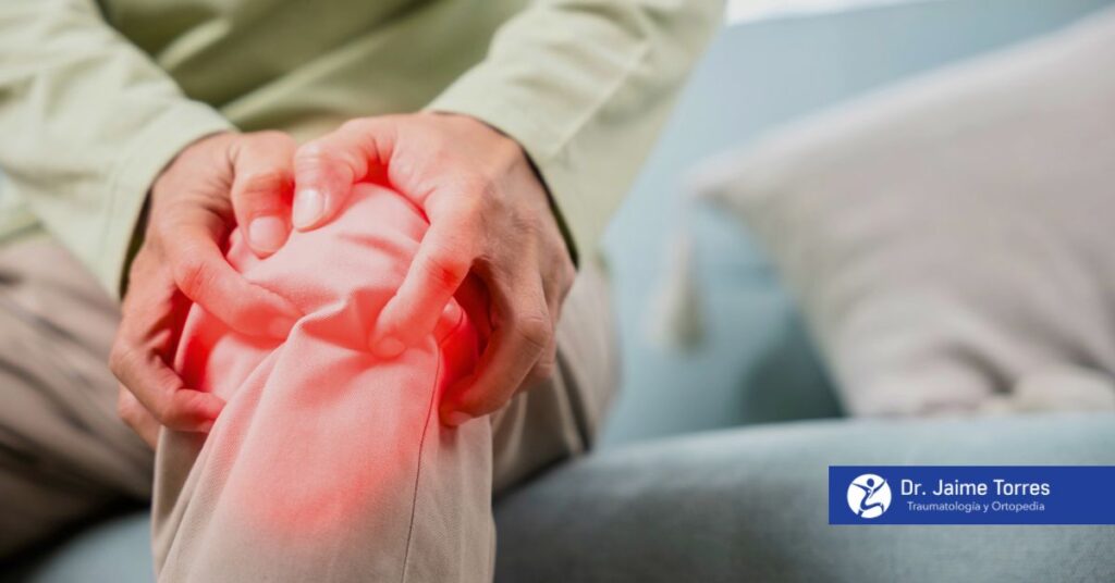 Rehabilitación, quiropráctico o traumatólogo para el tratamiento del dolor de rodilla en adultos mayores