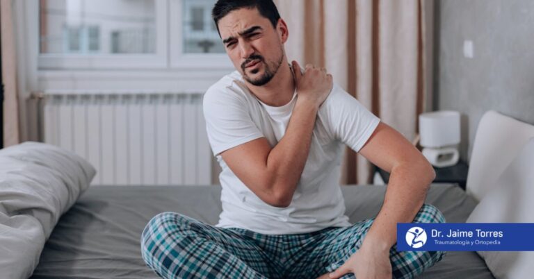¿Por qué me duele el hombro cuando voy a dormir
